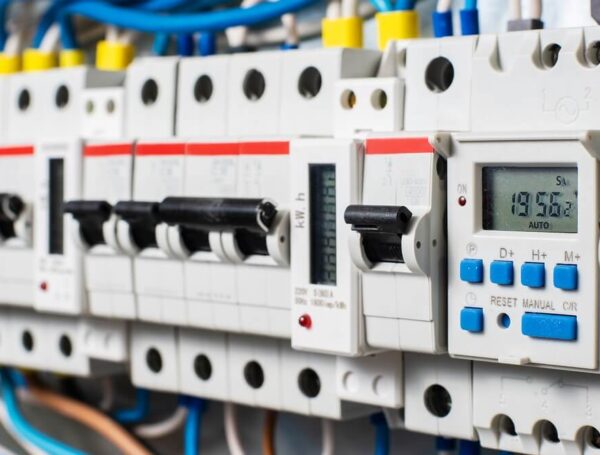 Wyłączniki instalacyjne – wszystko, co warto wiedzieć