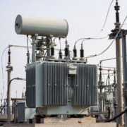 Rodzaje transformatorów, ich zastosowanie i zasady prawidłowego doboru w instalacjach elektroenergetycznych