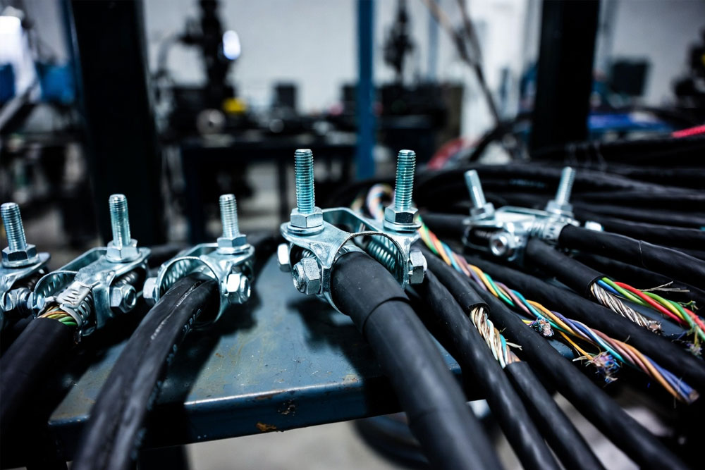 Zaciski i końcówki kablowe – jak dobrać je do przekroju i typu przewodu?