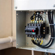Czym jest selektywność zabezpieczeń i dlaczego ma kluczowe znaczenie w instalacjach elektrycznych