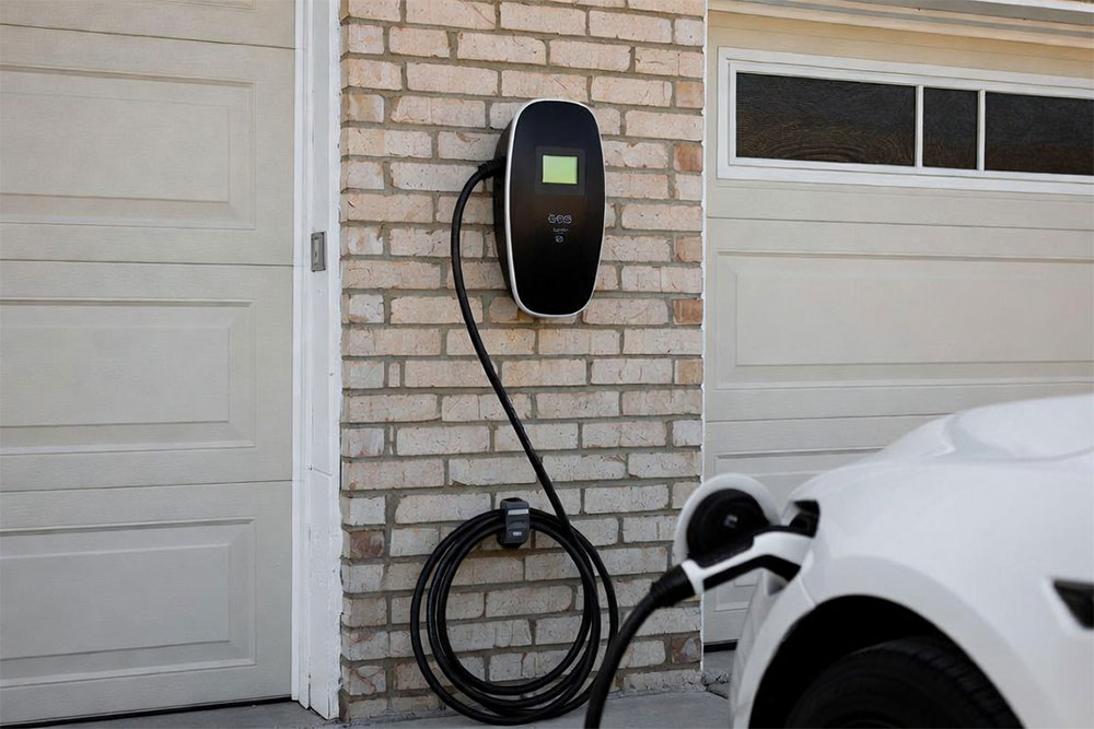 Instalacja do ładowania samochodu elektrycznego – przewód, zabezpieczenia i wymagania dla wallboxa