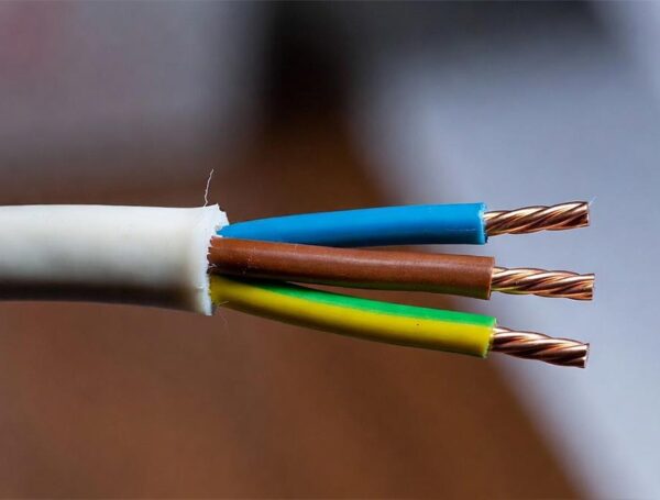 Kolory żył w przewodach – oznaczenia według PN-HD 308 S2 i pułapki starych instalacji