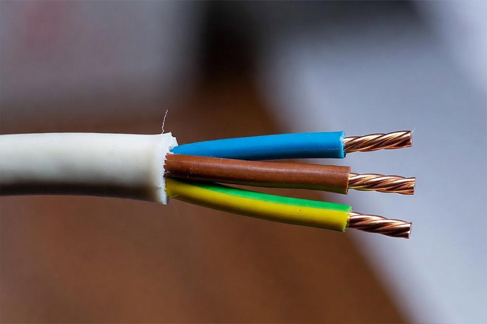 Kolory żył w przewodach – oznaczenia według PN-HD 308 S2 i pułapki starych instalacji